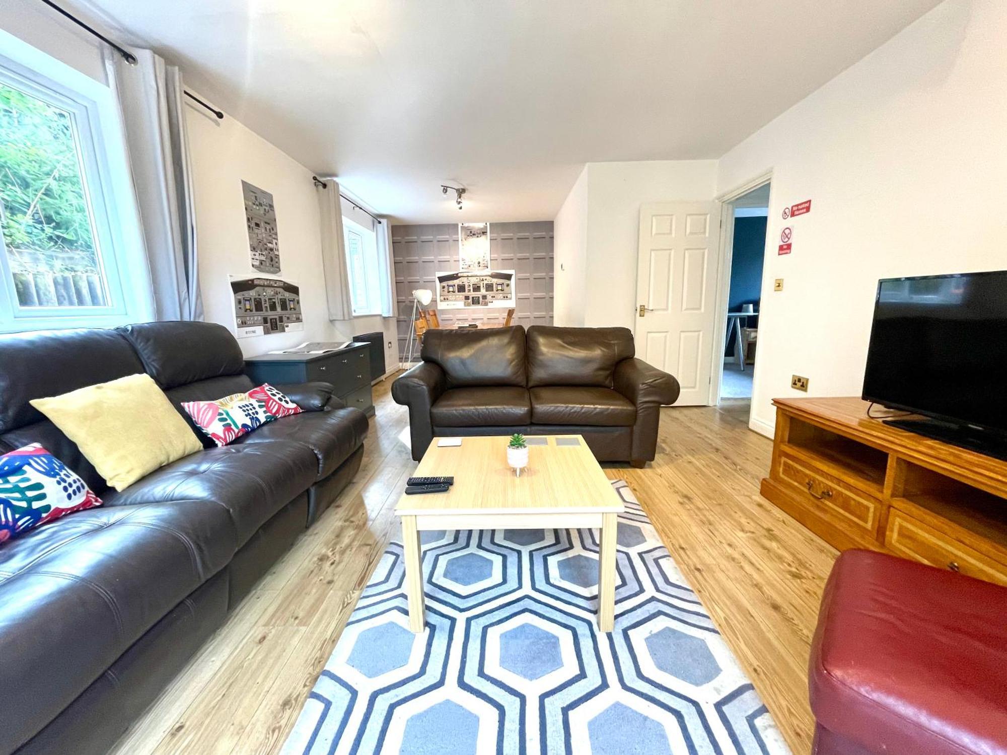 Large 5 Bed Detached House Near Stansted Airport With Parking For 2 Vehicles! Stansted Stays Stansted Mountfitchet Bagian luar foto
