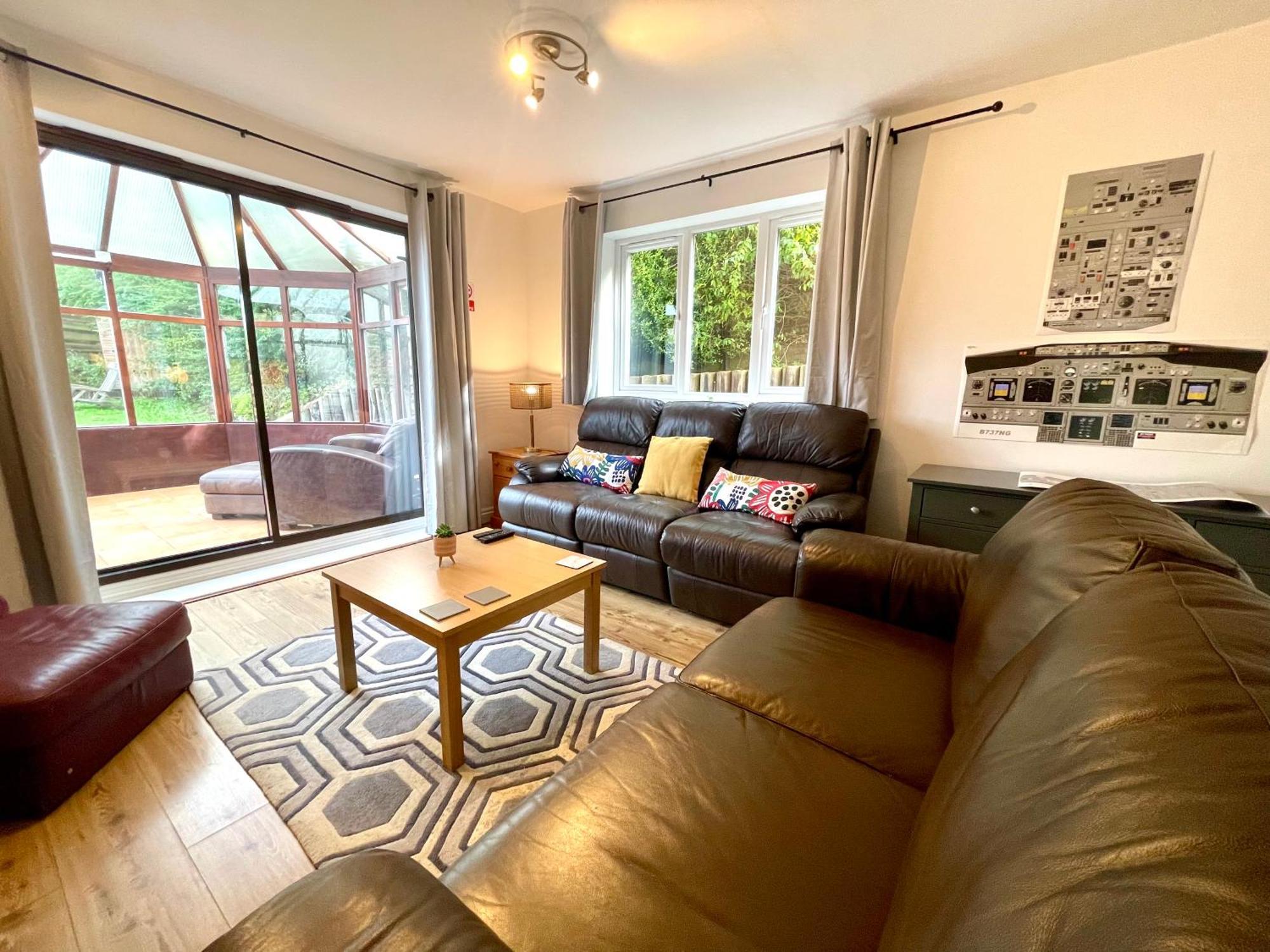 Large 5 Bed Detached House Near Stansted Airport With Parking For 2 Vehicles! Stansted Stays Stansted Mountfitchet Bagian luar foto
