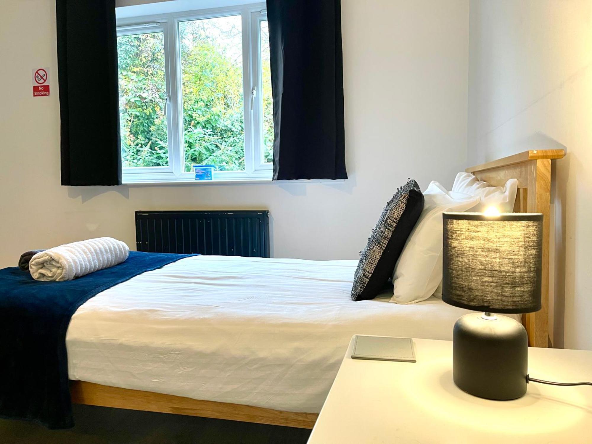 Large 5 Bed Detached House Near Stansted Airport With Parking For 2 Vehicles! Stansted Stays Stansted Mountfitchet Bagian luar foto